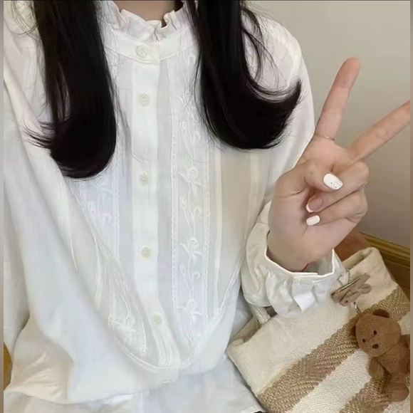 New Gracia Embroidered Blouse - Picture 3 of 5